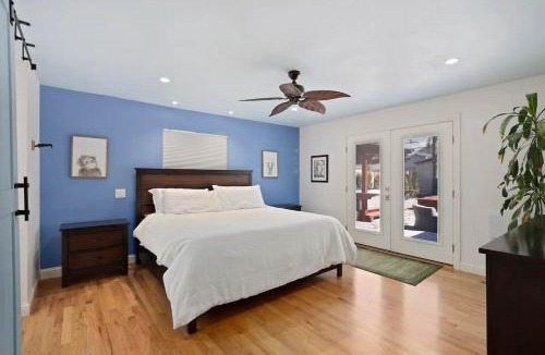 University Park House | DU Haven- Hot Tub Outdoor TV Lounge &3 Full Baths