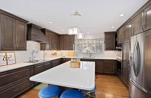 University Park House | DU Haven: Hot Tub, Outdoor TV Lounge &3 Full Baths