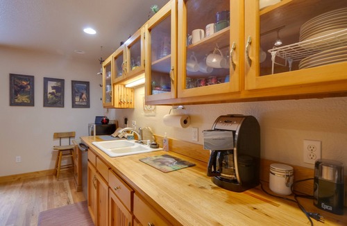 Downieville-Lawson-Dumont Cabin | Dumont Cabin w/Hot Tub - 22 Mi to Ski Slopes!