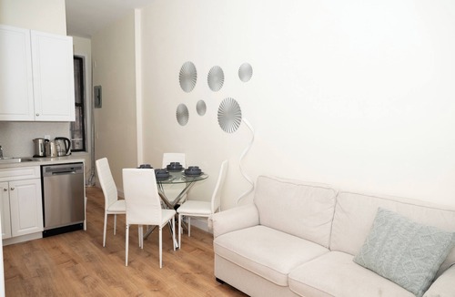 Ukrainian Village Apartment | East Village Center Apartment w Full Amenities Great New York Location