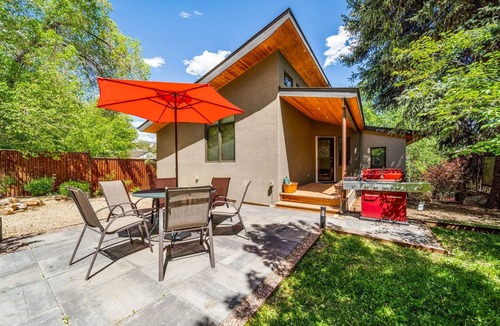 Durango House | Eco-Friendly - Walk to River/Mountain Trails - Near Downtown - King Beds - AC