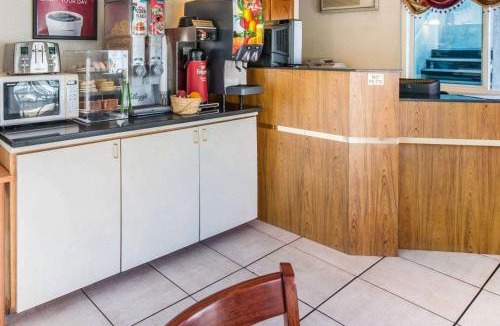 Central Colorado Springs Cabin | Econo Lodge Colorado Springs Downtown