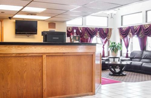North Kansas City Cabin | Econo Lodge Kansas City Downtown North