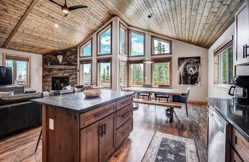 Valley of the Sun Cabin | El Lobo Lodge w/Hot Tub