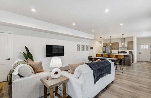 Central Colorado Springs House | El Paso Executive Suites | Pet Friendly NEW BUILD