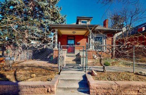 Lincoln Park Apartment | Elati Guesthouse: Walkable Home in Arts District
