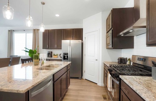 Longmont House | Elegant 3BR Home｜Family-Friendly w/Garage & Flexible Lease Terms #41712