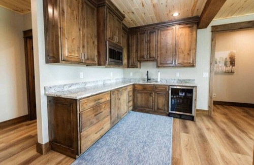 Ashton Cabin | Elegant Grand Cabin w/Hot Tub