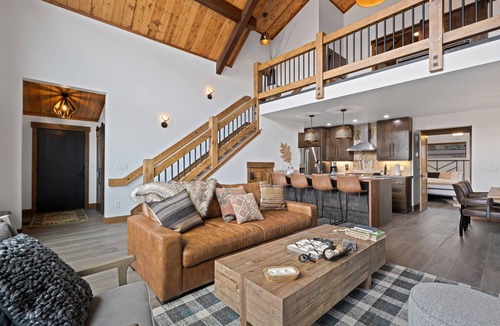 Estes Park Cabin | Elk Haven! Private Jacuzzi, Indoor/Outdoor Fireplace, Two Large Patios