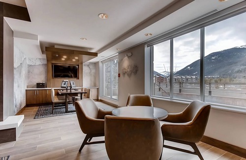 Mountain House Hotel | Enchanting Mountain Views In Keystone! 4 Serene Units, Breakfast, Shuttle!