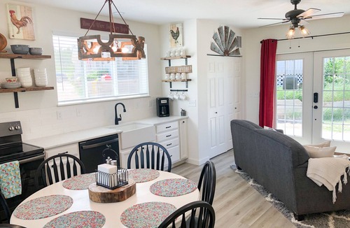 Monument House | Enjoy country living in this charming farmhouse guest cottage