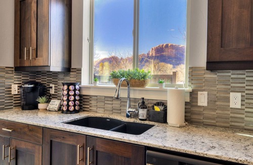 Moab Condo | Entrada 417 | 3BR Luxury Townhome, Pool, Hot Tub, Garage