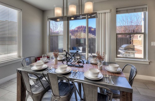 Moab Condo | Entrada 417 | 3BR Luxury Townhome, Pool, Hot Tub, Garage