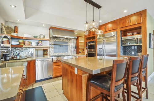 Florissant House | Epic 6BR Family Mountain Getaway on 40 Acres, Hot Tub, Trails, Panoramic Views