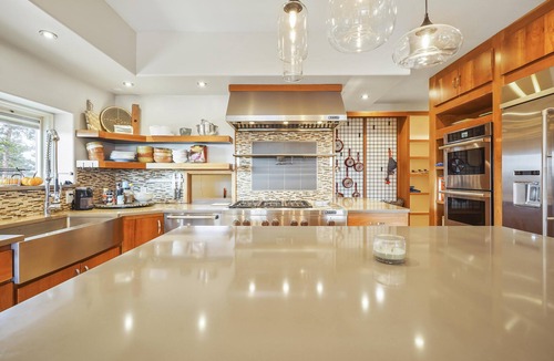 Florissant House | Epic 6BR Family Mountain Getaway on 40 Acres, Hot Tub, Trails, Panoramic Views