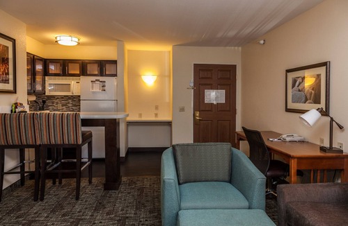 Briargate Condo | Equipped Suite with FREE Breakfast, Outdoor Pool + Gym Access