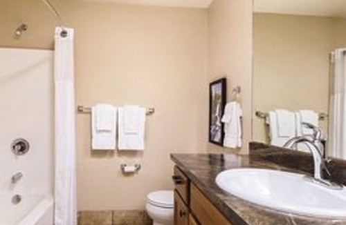 Estes Park Resort | Estes Park is a small town with lots of love!