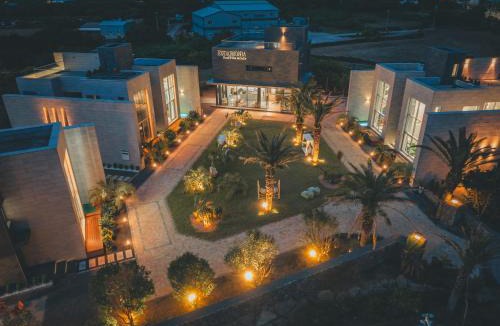 Hamdeok Villa | Eudaimonia Poolvilla Jeju 에다모니아 함덕풀빌라