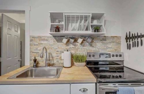Central Colorado Springs House | Euro Villa! Walkable Location w/Scenic Views