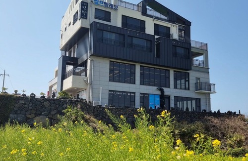Hallim Condo | Eutteum Won Pension