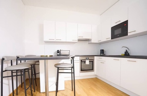 Erdberg Condo | Exclusive 2-Bedroom condo with Pool & Balcony
