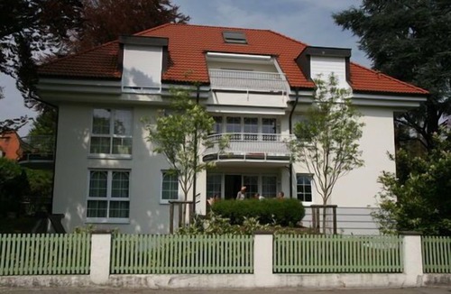 Petershausen-Ost Apartment | Exclusive villa at the Lake, the Musicians district, designer decor
