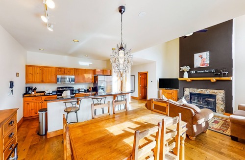 Frisco House | Exclusive Water Dance home with fireplace & deck - Walk to marina & Main St