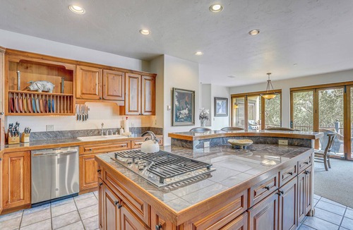 Edwards Apartment | Expansive Edwards Condo on Main Street w/Views!