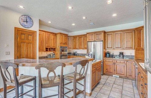 Edwards Apartment | Expansive Edwards Condo on Main Street w/Views!