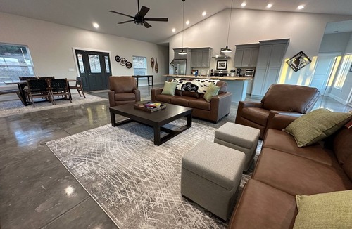 Florence House | Expansive mountain panoramas with 3 Bed/3 Bath and Great Room for Entertaining