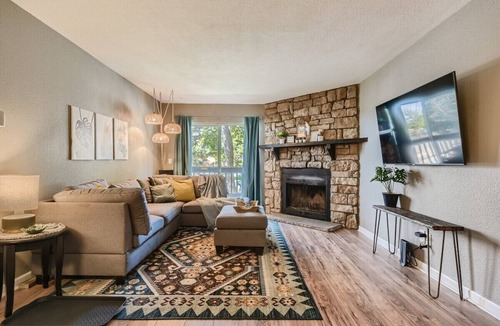 Aurora Highlands Condo | Extended Stay Rental with Pool and Patio
