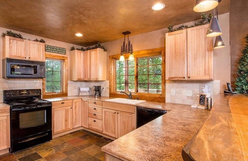 Allenspark Cabin | Fabulous 5-bedroom cabin between Allenspark and Estes park perfect for groups
