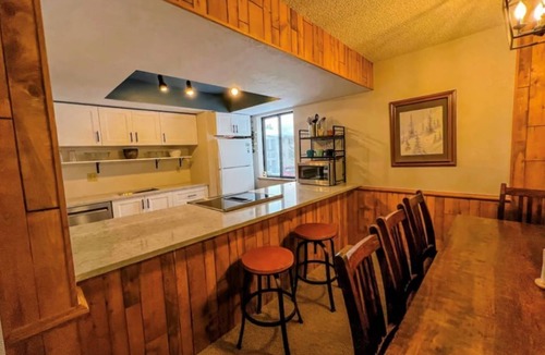 Fraser Condo | Fabulous family condo in beautiful Fraser with a clubhouse!