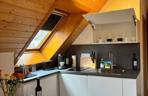 Boeblingen Apartment | Fabulous studio apartment, Walk to Lakes, Transit & Authentic German Restaurant