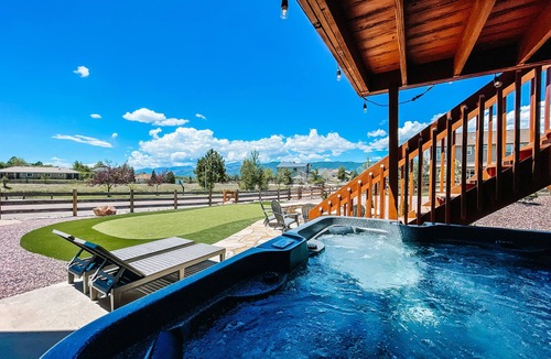 Colorado Springs House | ✶Falcon's Nest✶hot tub/games/mins to USAFA &hiking
