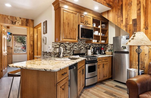 Fall River Estates Condo | Fall River Suite Fireplace Close to RMNP