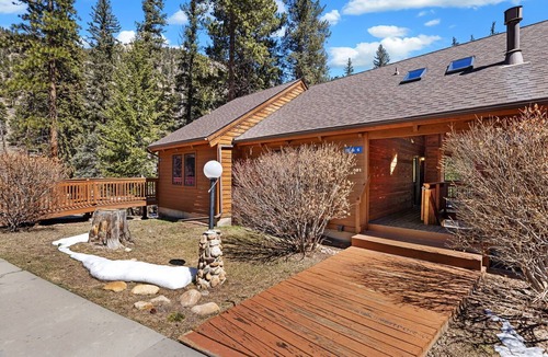 Fall River Estates Condo | Fall River Suite Fireplace Close to RMNP