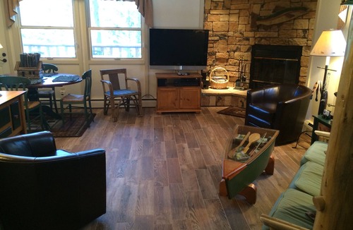 Warrior's Mark House | Fall Sale! Cozy Home in Town-Walk to Lifts & Main St-Private Pond & River Access