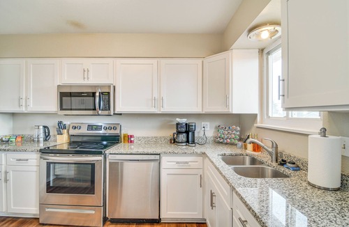 Lamar Heights Area Cottage | Families w/Pets Welcome! Art Deco Home in Arvada