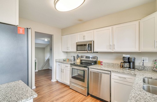 Lamar Heights Area Cottage | Families w/Pets Welcome! Art Deco Home in Arvada