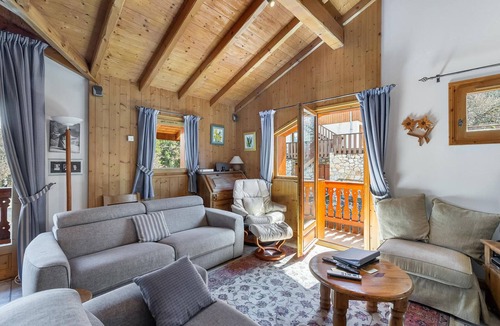 Le Praz Ski Chalet | Family Chalet for 8 in Courchevel Le Praz with Wifi