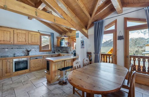 Le Praz Ski Chalet | Family Chalet for 8 in Courchevel Le Praz with Wifi