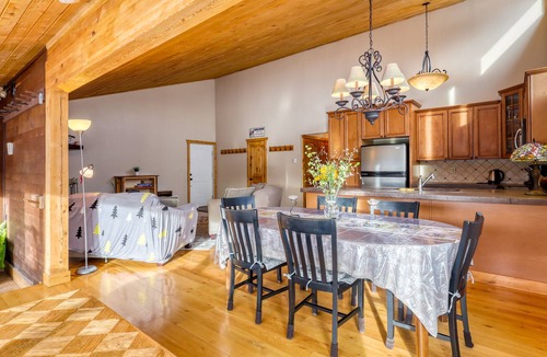 Fraser House | Family-friendly cozy house, quiet, next to Fraser river with a beautiful view!
