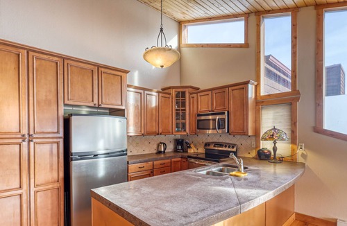Fraser House | Family-friendly cozy house, quiet, next to Fraser river with a beautiful view!
