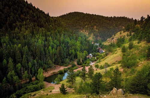 Rainbow Valley House | Family Friendly house on the creek at Valley Glen