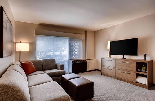Mountain House Hotel | Family-friendly Ski Resort! 3 Comfortable Units, Free Breakfast, Scenic Views!