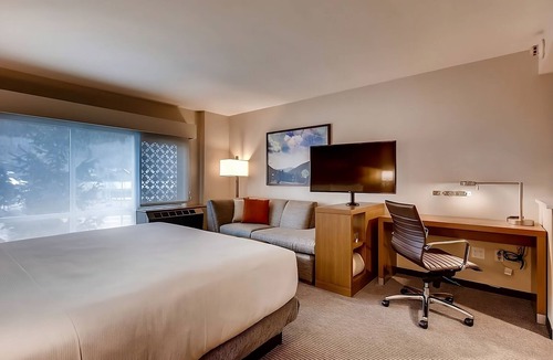 Mountain House Hotel | Family-friendly Ski Resort! 3 Comfortable Units, Free Breakfast, Scenic Views!