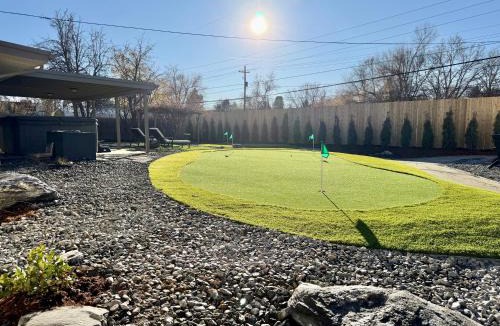 Littleton House | Family Fun Hub - Games, Hot Tub, Putting Greens