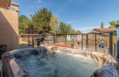 Farmington House | Family Fun, Movie Theater Games Full Kitchen Pool table Quiet Cul-de-Sac