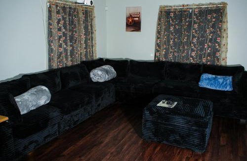 Farmington House | Family Fun, Movie Theater Games Full Kitchen Pool table Quiet Cul-de-Sac